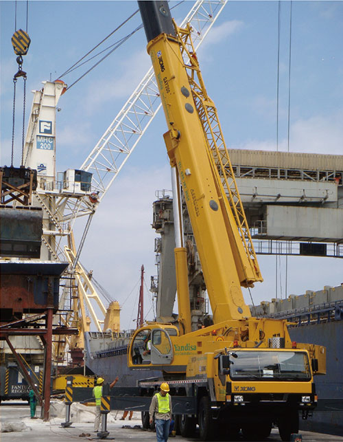 XCMG Large tonnage cranes in t...