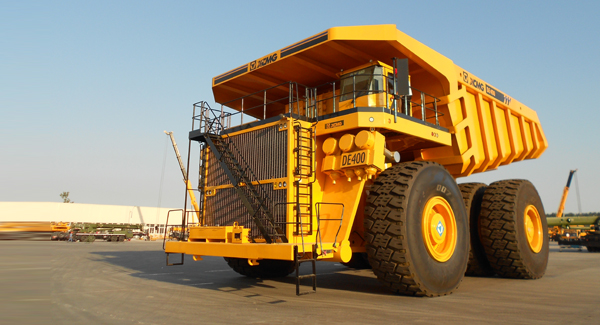 全球最大的DE400矿用自卸车在ayx爱游戏成功下线