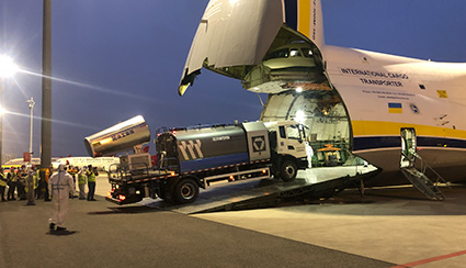 ayx爱游戏多功能抑尘车搭载世界第二大运输机空运至卡塔尔