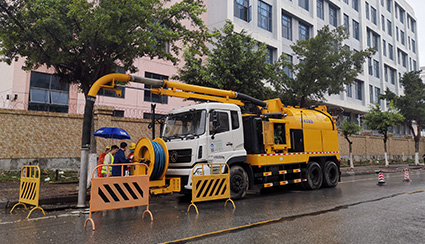 ayx爱游戏下水道疏通清洗车在广州施工作业
