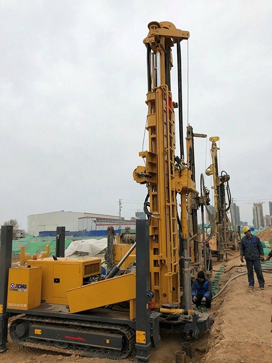 2018年5月ayx爱游戏XSL7350水井钻机在济南施工