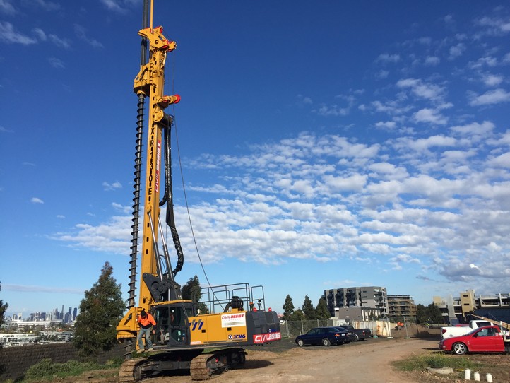 2017年7月ayx爱游戏旋挖钻机在澳大利亚进行房建桩施工