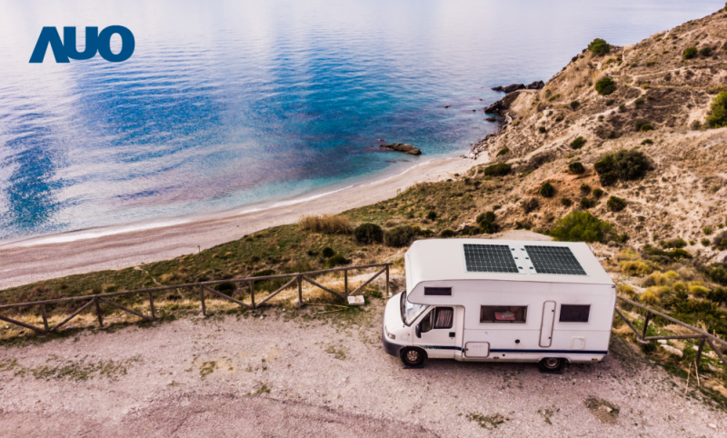 「可撓輕量化太陽光電板SunCurva」使用輕量特殊耐候型複合板取代傳統太陽能板的玻璃前板，不僅降低70%重量，每米平方僅3Kg；具有抗衝擊性能及通過電磁相容性測試，可應用於交通運輸工具，如露營車、遊艇等